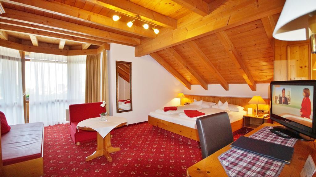 Hotel Schwarzenbergs Traube Глоттерталь Экстерьер фото